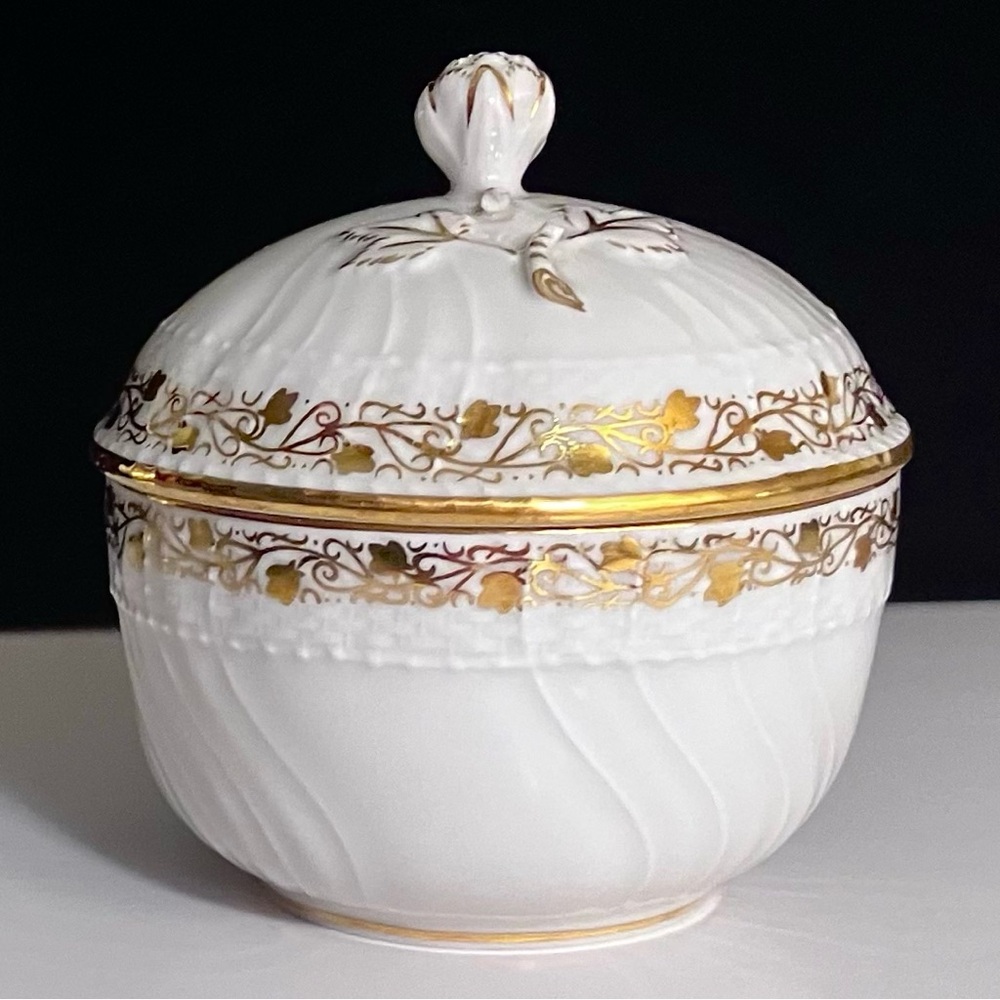 KPM COVERED SUGAR BOWL / Fine Bone China / RETIRED / Slight Damage / ORB MARK